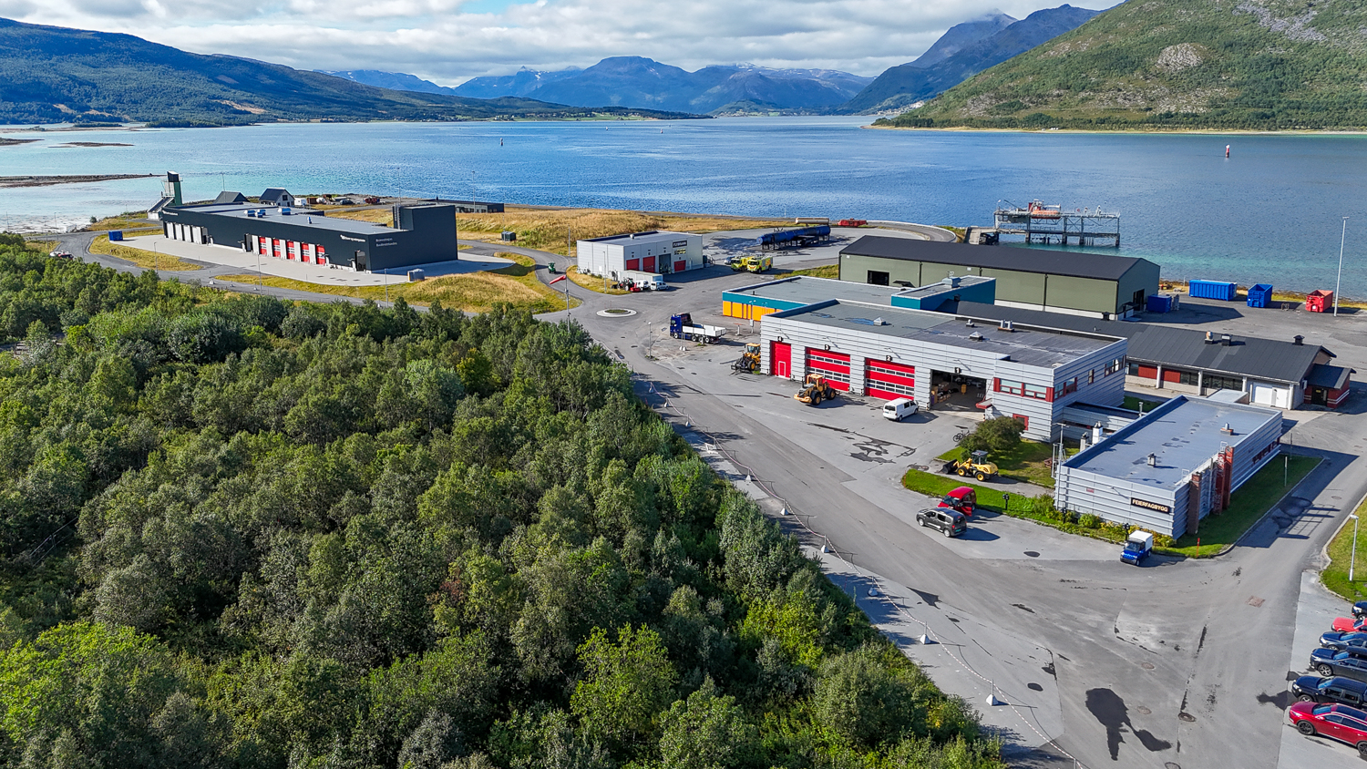 Oversiktsbilde av et øvingsfelt for brann og redning.