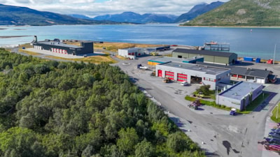 Oversiktsbilde av et øvingsfelt for brann og redning.