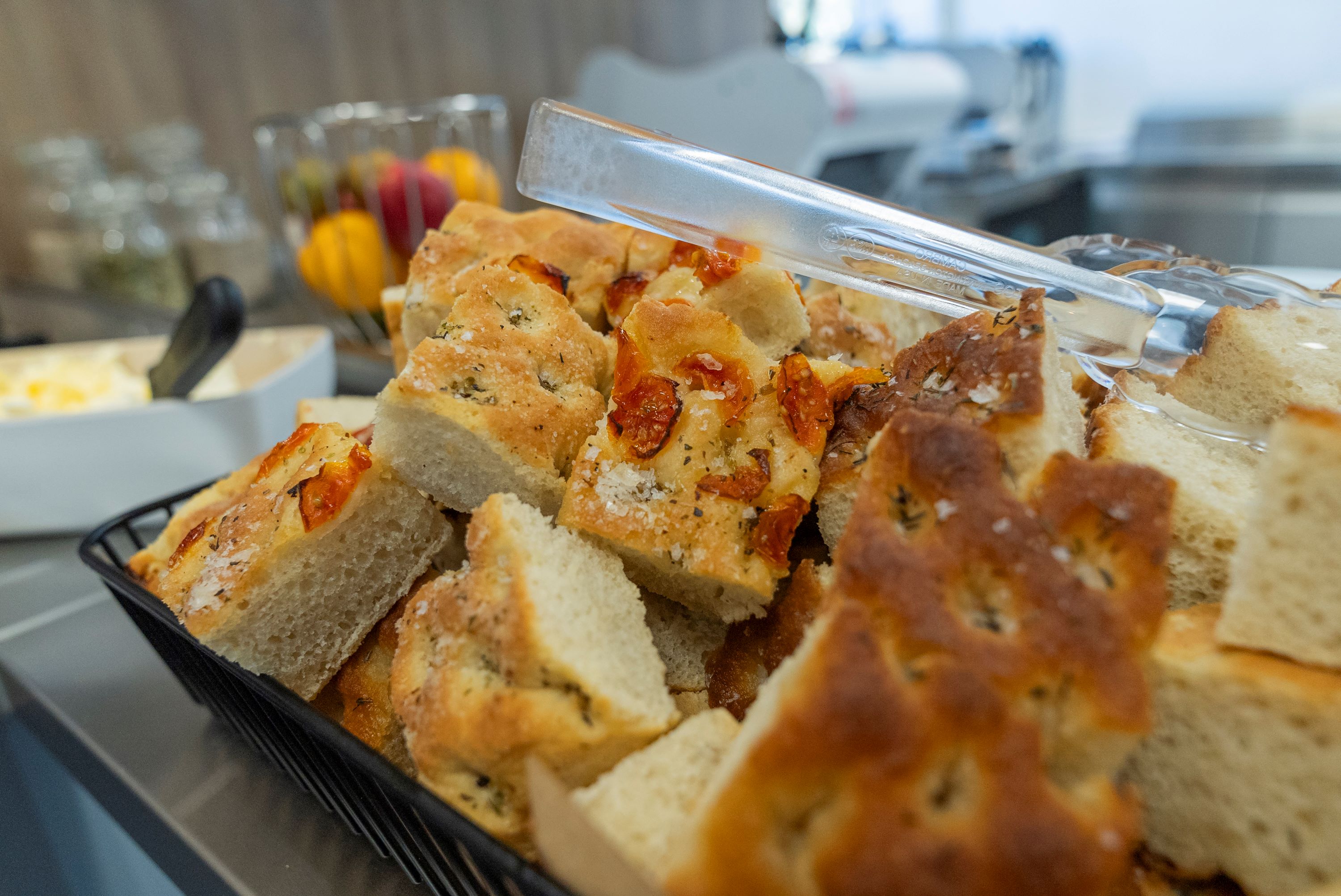 Nærbilde av et focacciabrød