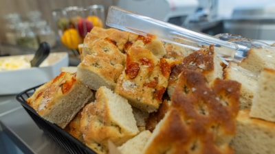 Nærbilde av et focacciabrød